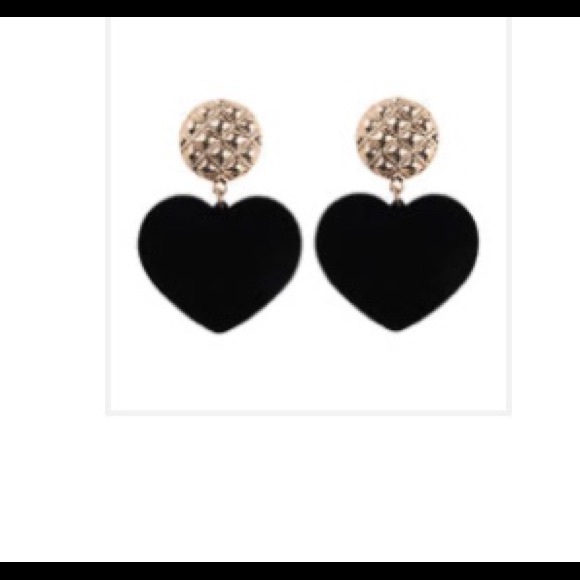 Black heart 🖤 NWT - Picture 2 of 3